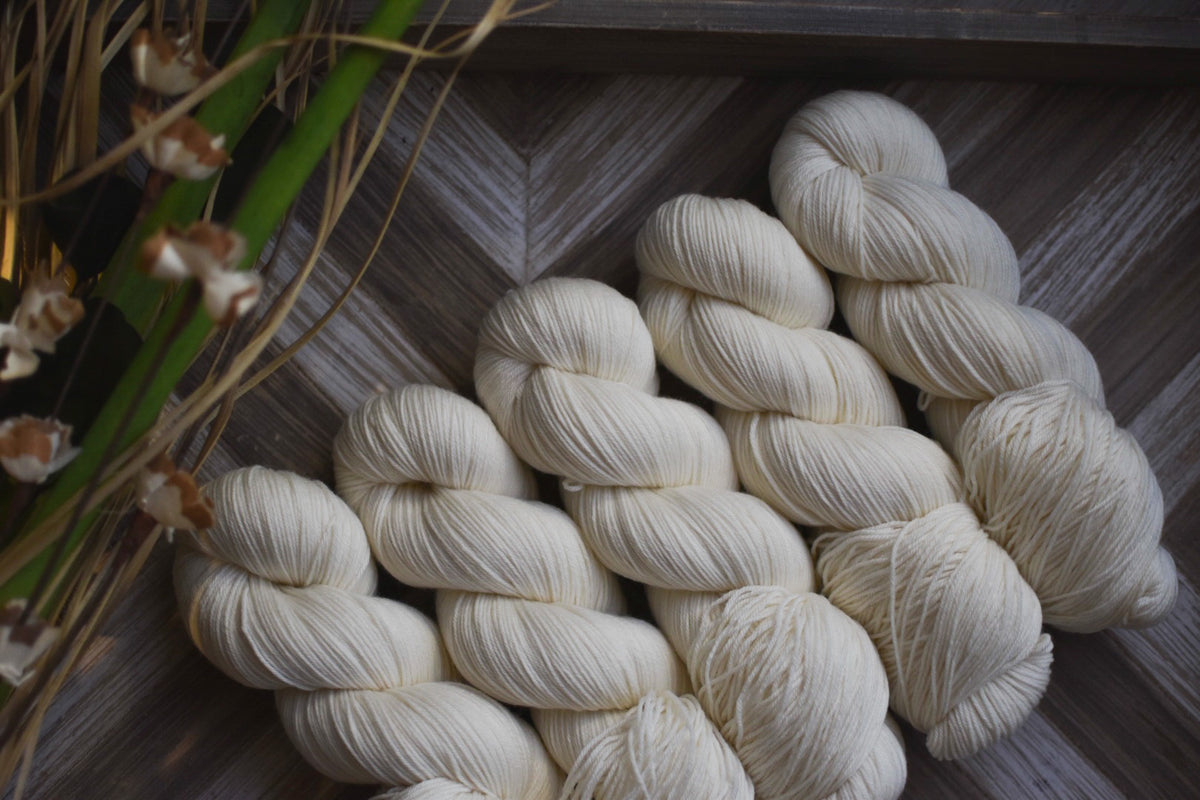 Gaia - 4(oz)Targhee Roving Wool – Dragon Hoard Yarn