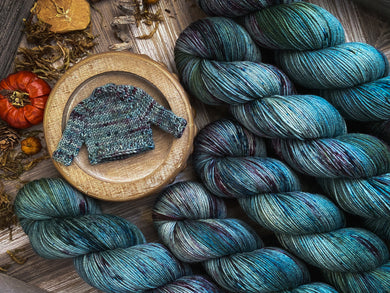 Sugar Rush - Falkland Roving Wool – Dragon Hoard Yarn